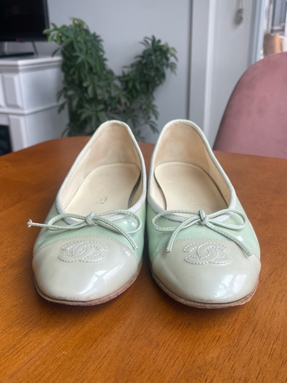 CHANEL Mint Green Two Tone Patent Leather Cap-Toe Ballet Flats - Picture 2 of 14
